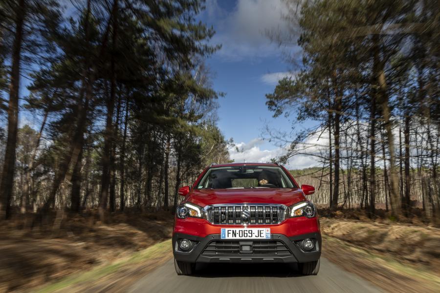  Suzuki SX4 S-Cross Hybrid 2020 года  (WW) (фото 15 из 40)